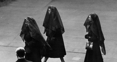 Mégis hogyan illik felöltözni Erzsébet királynő temetésére?