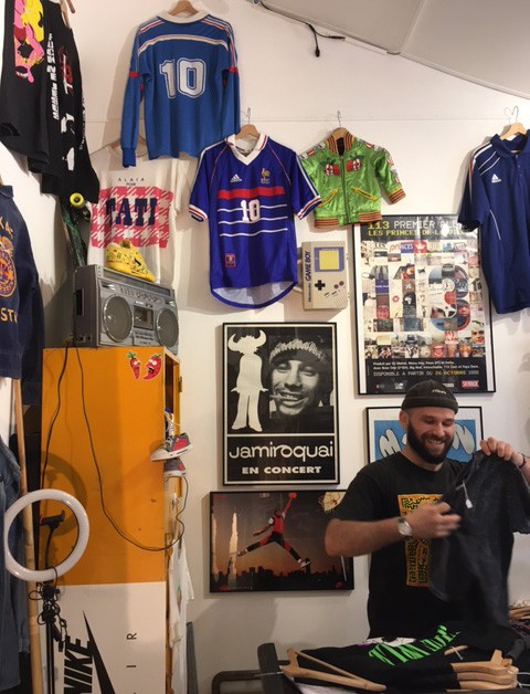 Fedezd fel Párizst biciklin – a Szajna-parton kerekezve, a Marais macskaköves utcáin át, egészen a Montmartre-ig és a Diadalívig. A város legszebb pontjai egyetlen túrával bejárhatók – és közben még az Eiffel-toronyban is gyönyörködhetsz Fotó: Mihálkovics Edina