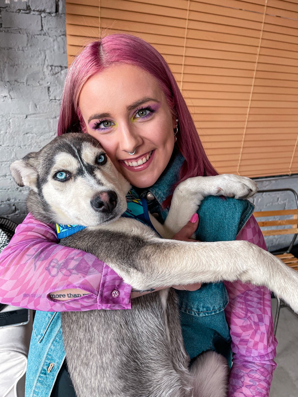 bnagy-reka-kutyak-glamour