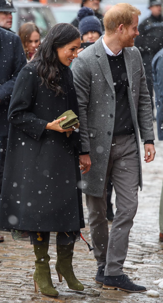 A várandós Meghan Markle-t a szakadó hó sem tartja vissza: ebben az ultramenő csizmában parádézott