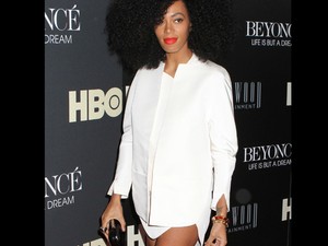 Alul semmi- se szoknya, se nadrág Beyoncé tesóján