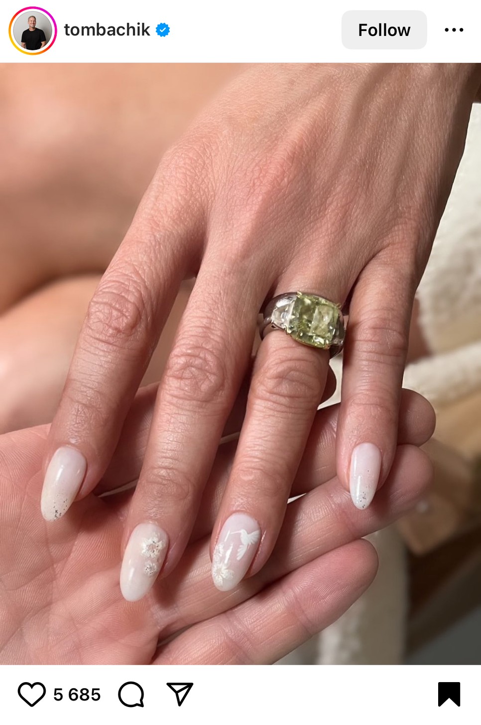 A műalkotás szolid maradt, de személyes és alkalomhoz illő.