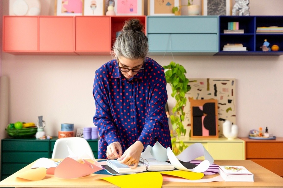 Alex Proba designer alkotás közben