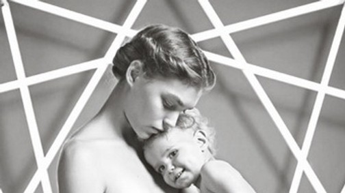 18+ Vallásos áhitat és vetkőzés