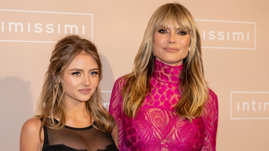 Heidi Klum és Leni Klum csipke fehérneműben, ikerpárként pózolnak új fotóikon