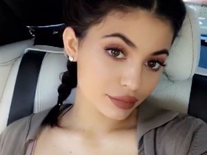 Hogy mennyi??? Kylie Jenner luxuskocsijára egy élet alatt sem gyűlne össze a pénzed