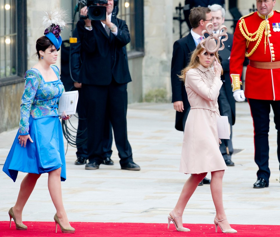 Eugénia hercegnő és Beatrix hercegnő Katalin hercegné és Vilmos herceg 2011-es esküvőjén