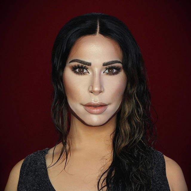 Nem hiszel a szemednek! A brit draq queen hírességek arcát sminkeli magára!