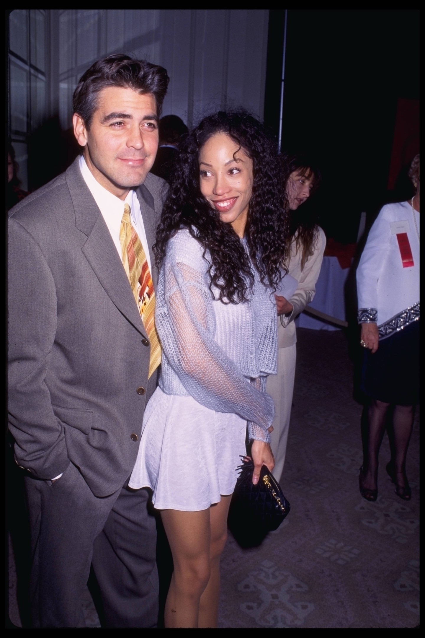 Kimberly Russell (1992-1993) - Kimberly Russell és George Clooney 1992-ben találkoztak egy martini reklám forgatásán, nem sokkal azután, hogy Clooney elvált Talia Balsamtól. A kapcsolatuk három évig tartott, egészen 1995-ig. Bár a kapcsolatuk sokáig stabilnak tűnt, végül barátságosan váltak el.