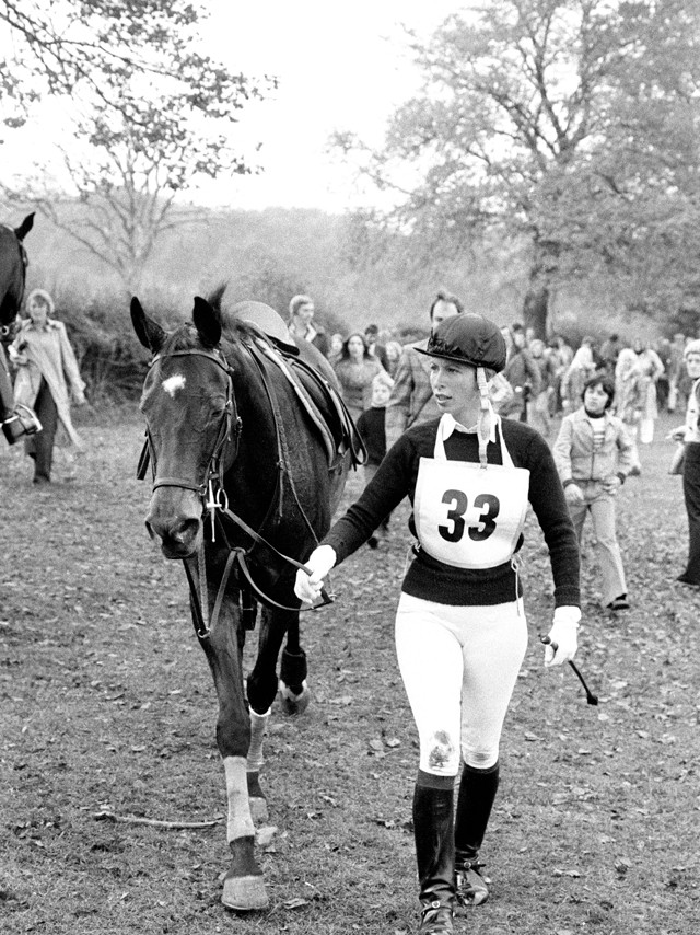 1976-ban a királyi család egyetlen tagjaként részt vett az Olimpián a brit lovastusa csapat tagjaként. A királynő lován indult. 