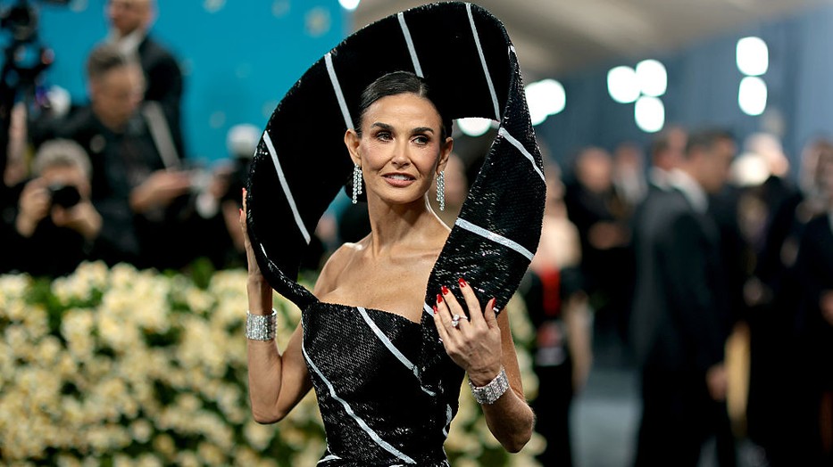 Demi Moore a 2025-ös Met-gálán csak úgy ragyogott