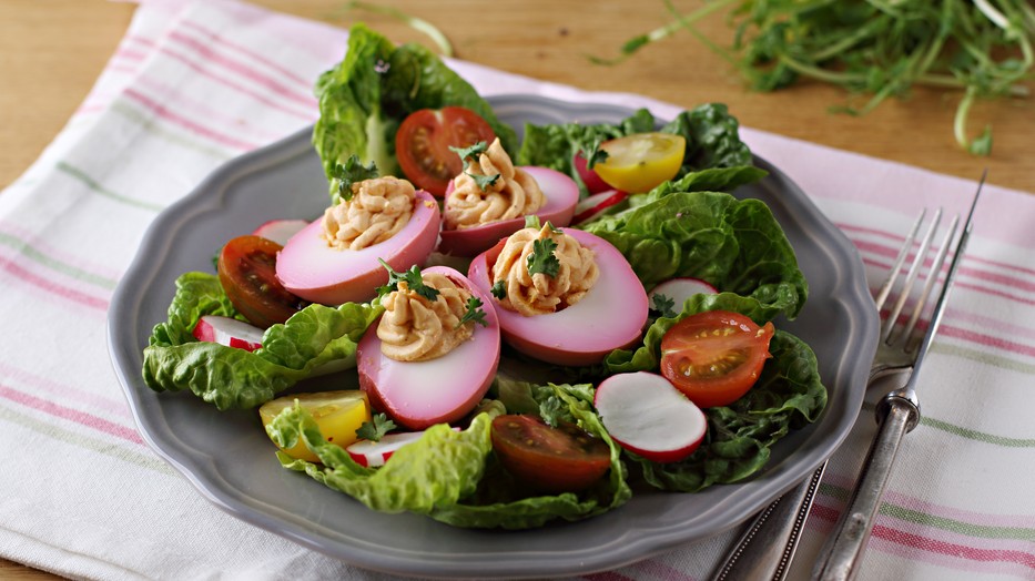 Céklában marinált töltött tojás 