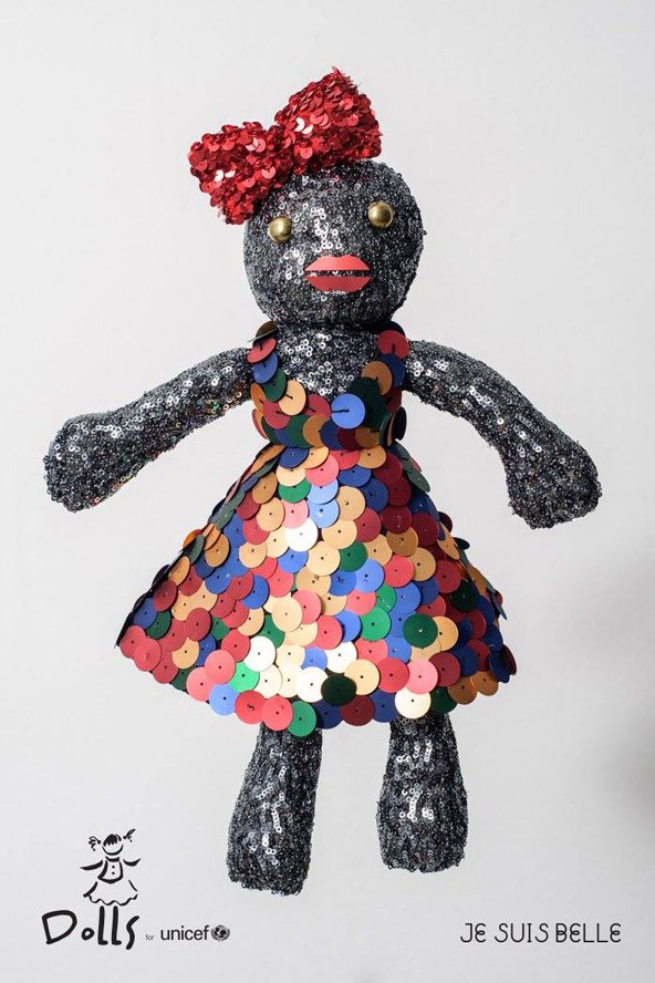 Divatbabákkal segíti az UNICEF a veszélyben levő gyermekeket