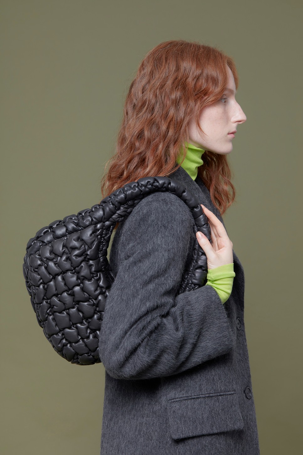 Gyapjúkabát ARKET arket.com Garbó és táska COS 18 000 Ft, 95 000 Ft