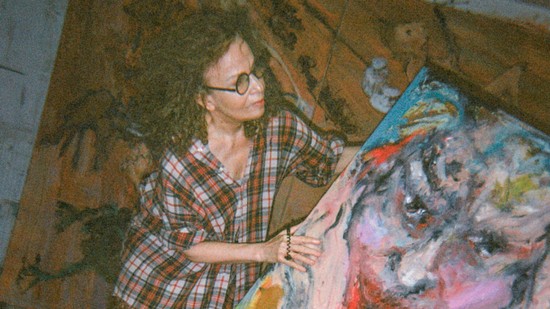 Transzgenerációs traumáiból merít ihletet Eva Beresin festő