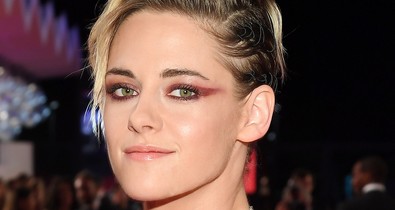 Kristen Stewart csipkebody-ban ült a Chanel bemutatójának első sorában