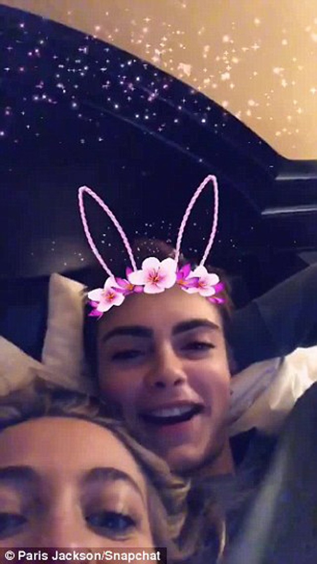 Paris Jackson és Cara Delevingne 