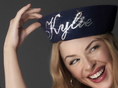 Nagyágyúk: Kylie Minogue mutatta be a Jimmy Choo és Jean Paul Gaultier közös cipőkollekcióját