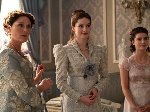 Ragyognál, mint Francesca Bridgerton? 8 ikonikus highlighter, amivel bájos csillogást kölcsönözhetsz az arcodnak