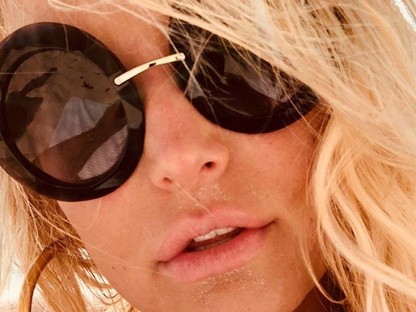 Jessica Simpson rákapott a bikinis fotózkodásra, utoljára 20 évesen pózolt így