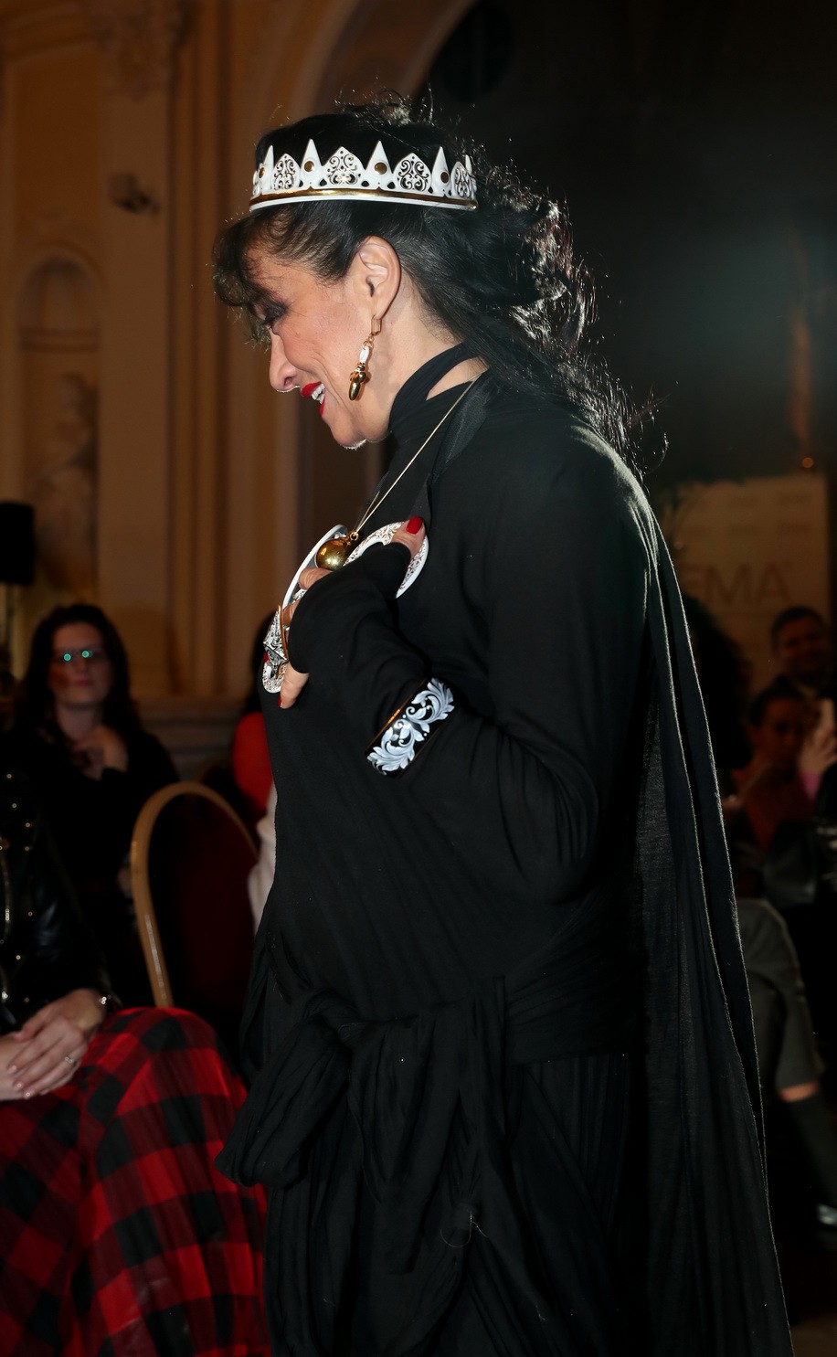 A korona volt az első felvonás záródarabja