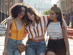 Egy 9500 fős Facebook-csoport, ami megmutatja, hogy igenis léteznek valódi női barátságok