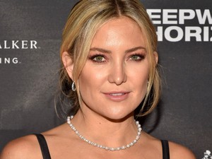Kate Hudson bemutatta a bugyiját a vörös szőnyegen