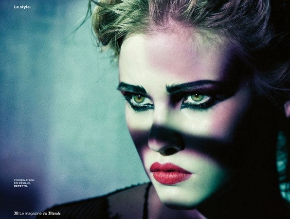 A nőiesség ünnepe - Lara Stone meztelenül