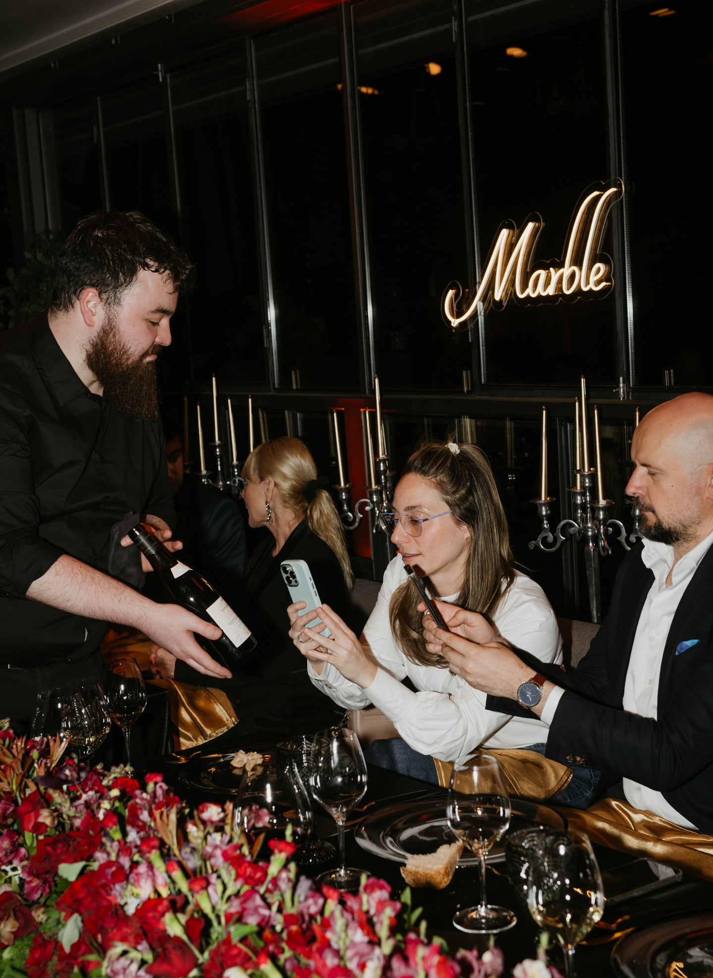 A Marble- Finest Angus romániai cég a legfinomabb, prémius marhahúsokat kínálja, eúttal Jean-Pierre Vigato sztárséf főzött belőle egy lélegzetelállító menüsort