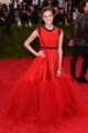 Allison Williams Giambattista Valli Haute Couture ruhában.