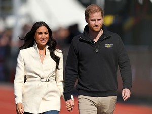 Meghan Markle és Harry herceg hosszú idő után először jelentek meg együtt a vörös szőnyegen, minden szem rájuk szegeződött 