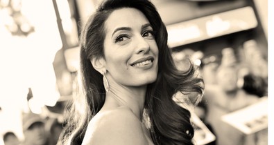 George Clooney felesége folyamatosan tarol! De mi a titka Amal Clooney sikerének? Divatszakértő elemezte a stílusát