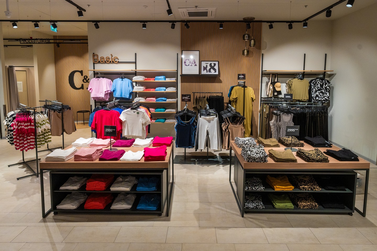 A C&A Stopshop-ban található üzlete megújult és nyitási kedvezménnyel vár