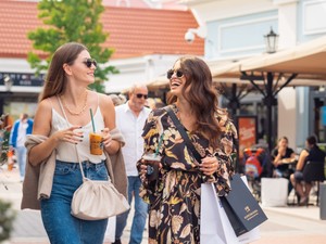 A magyaroknak szól a kedvezményes shuttle buszjárat Parndorfba
