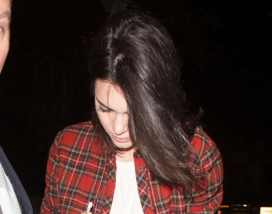 kendall jenner, villantás, cici, melle, cicivillantás, givenchy, kifutó