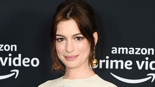 A várandós Anne Hathaway egy trükkös, de nagyon menő ruha alá rejtette a pocakját