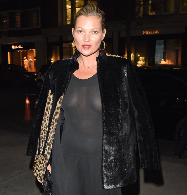 Kate Moss áttetsző felsőben