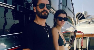 Scott Disick romantikus akart lenni, de nem bírjuk abbahagyni a röhögést az eredménytől!