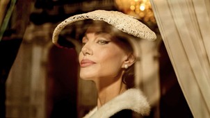 Angelina Jolie olyan arcát mutatja meg a Maria című filmben, amit még soha nem láthattunk