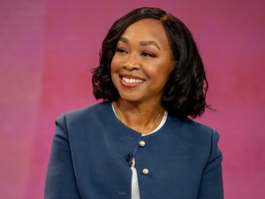 A Bridgerton és a Grace klinika alkotója az élő példa arra, hogy ki kell lépned a komfortzónádból