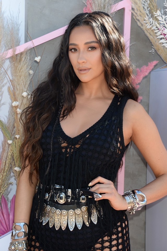 Shay Mitchell terhes