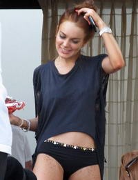 Egy fürdőben rendezték az első bulit.