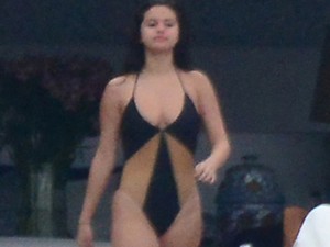 Selena Gomez még mindig Mexikóban nyaral