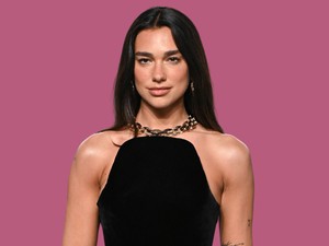 Mára ki is kapcsolhatod a fűtést: Dua Lipa bikinis nyaralós fotói olyan forrók, hogy rögtön felmelegszel tőlük