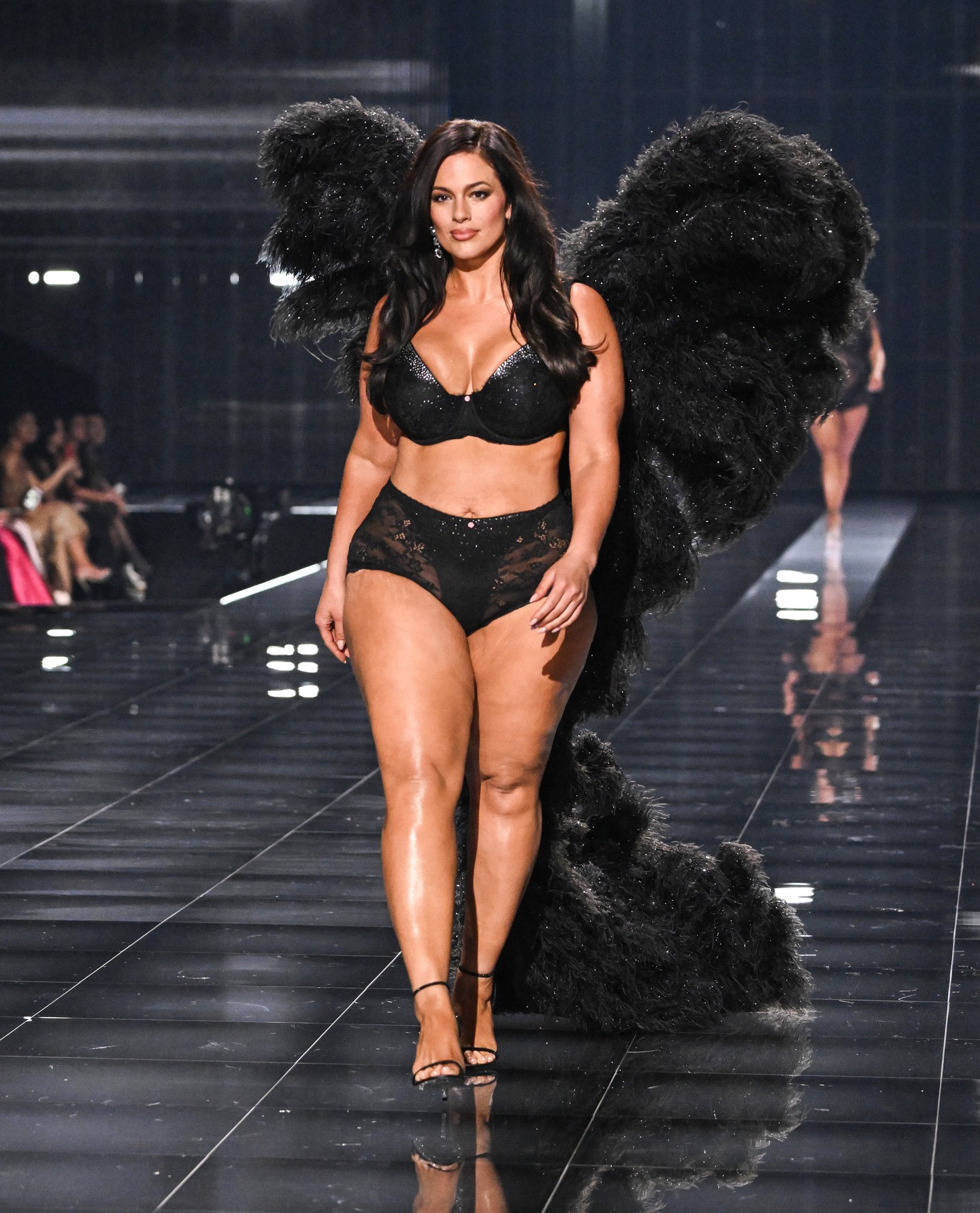 Ashley Graham mindenkit elvarázsolt a Victoria’s Secret Fashion Show-n tavaly.