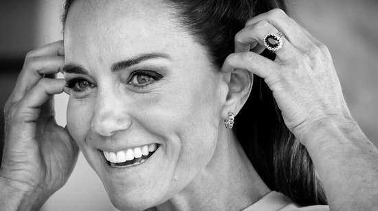 Méregdrágák, gyönyörűek és átkozottak: a brit királyi család ékszereinek valódi története