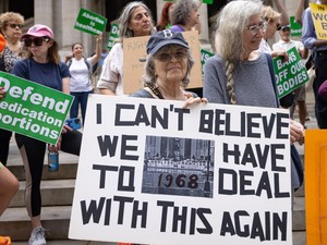 Esemény utáni tablettára van szükséged? Azért vényköteles, hogy kontroll alatt tarthassanak