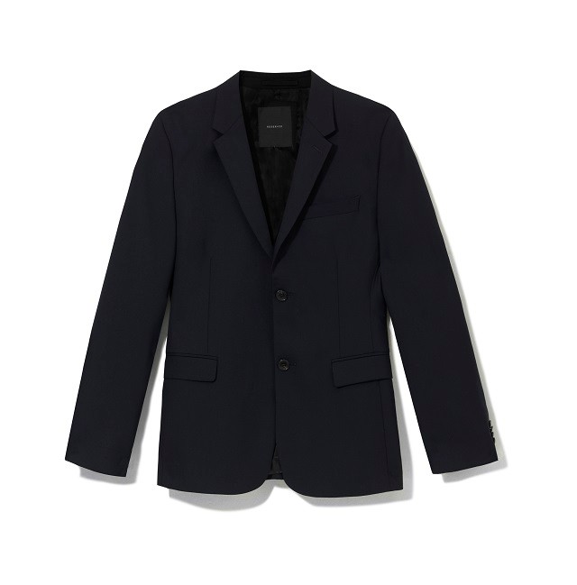 Ragyogó árnyalatok, lehelletkönnyű anyagok: az új tavaszi kollekció egyesíti a modern és klasszikus stílust!