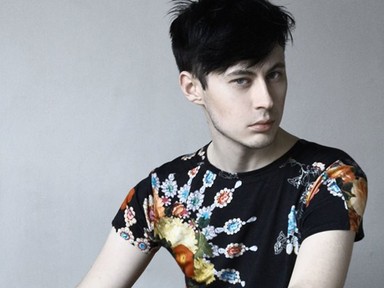 Képzőművészből hajszobrász