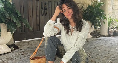 Jessica Alba-tól Kendall Jennerig minden híresség ezt a csúnya szandált viseli idén nyáron